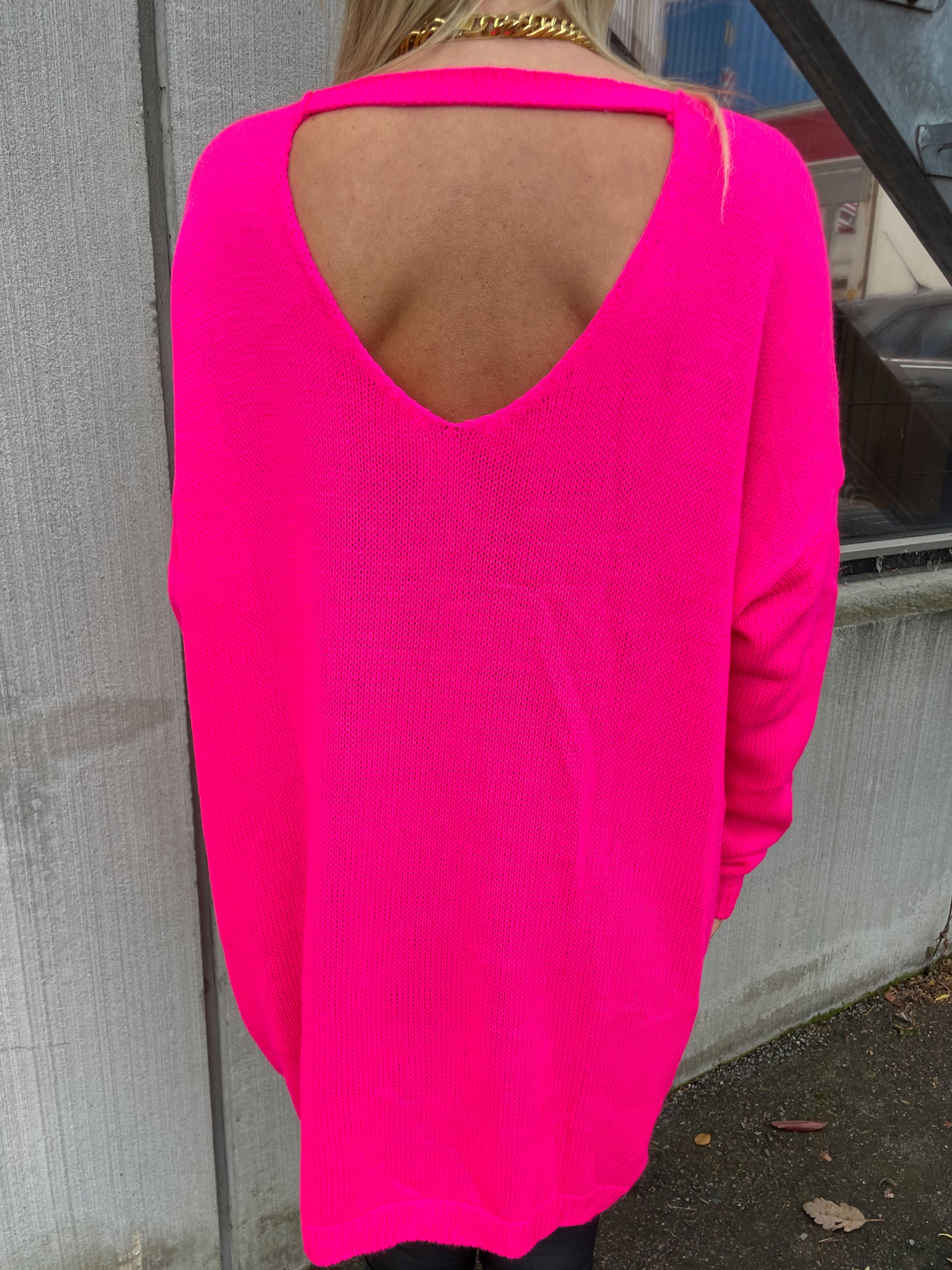 Stella - Enkel stickad klänning med djup rygg